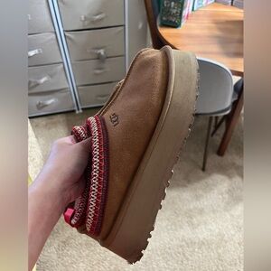 UGG Tazz Size 9